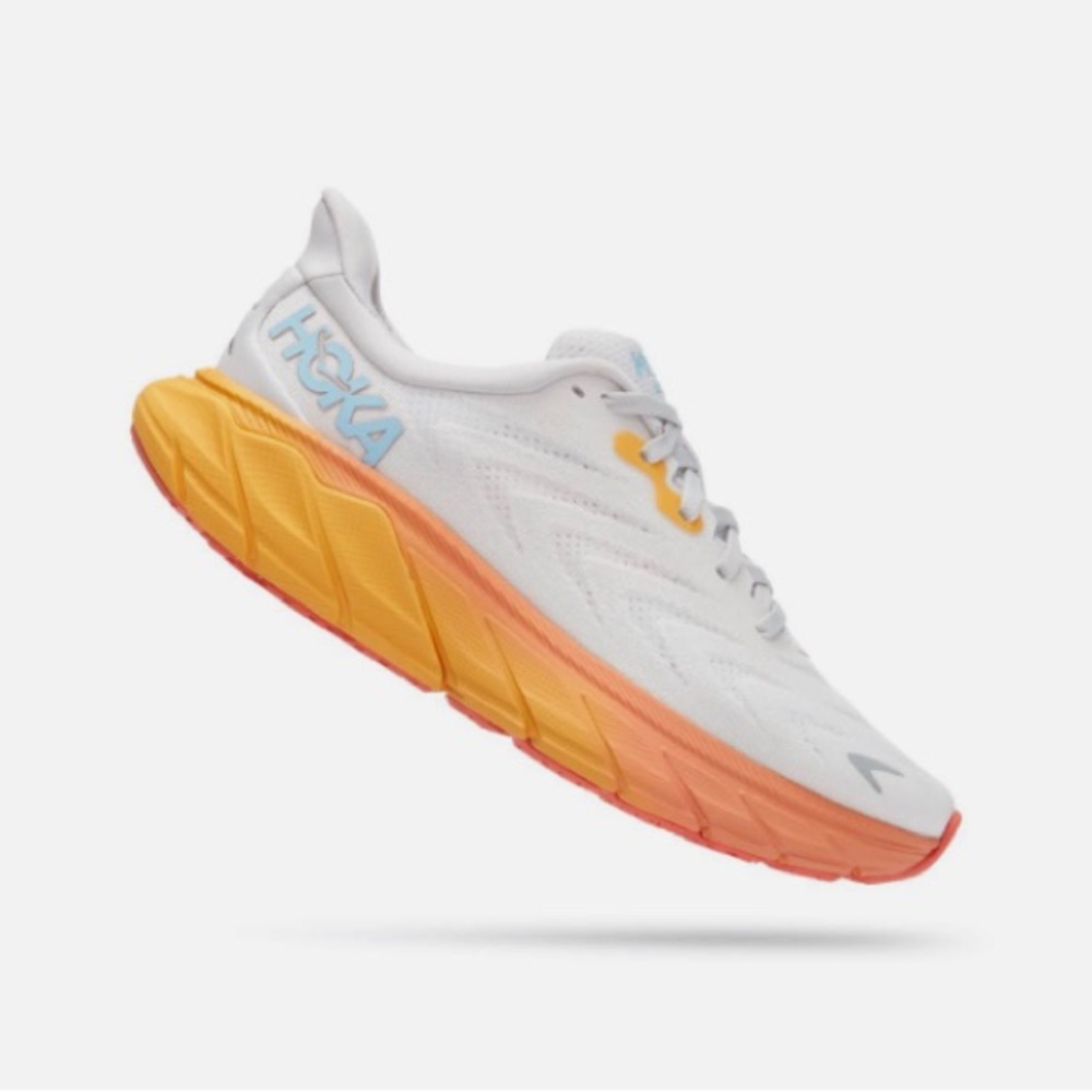 Hoka Arahi 6